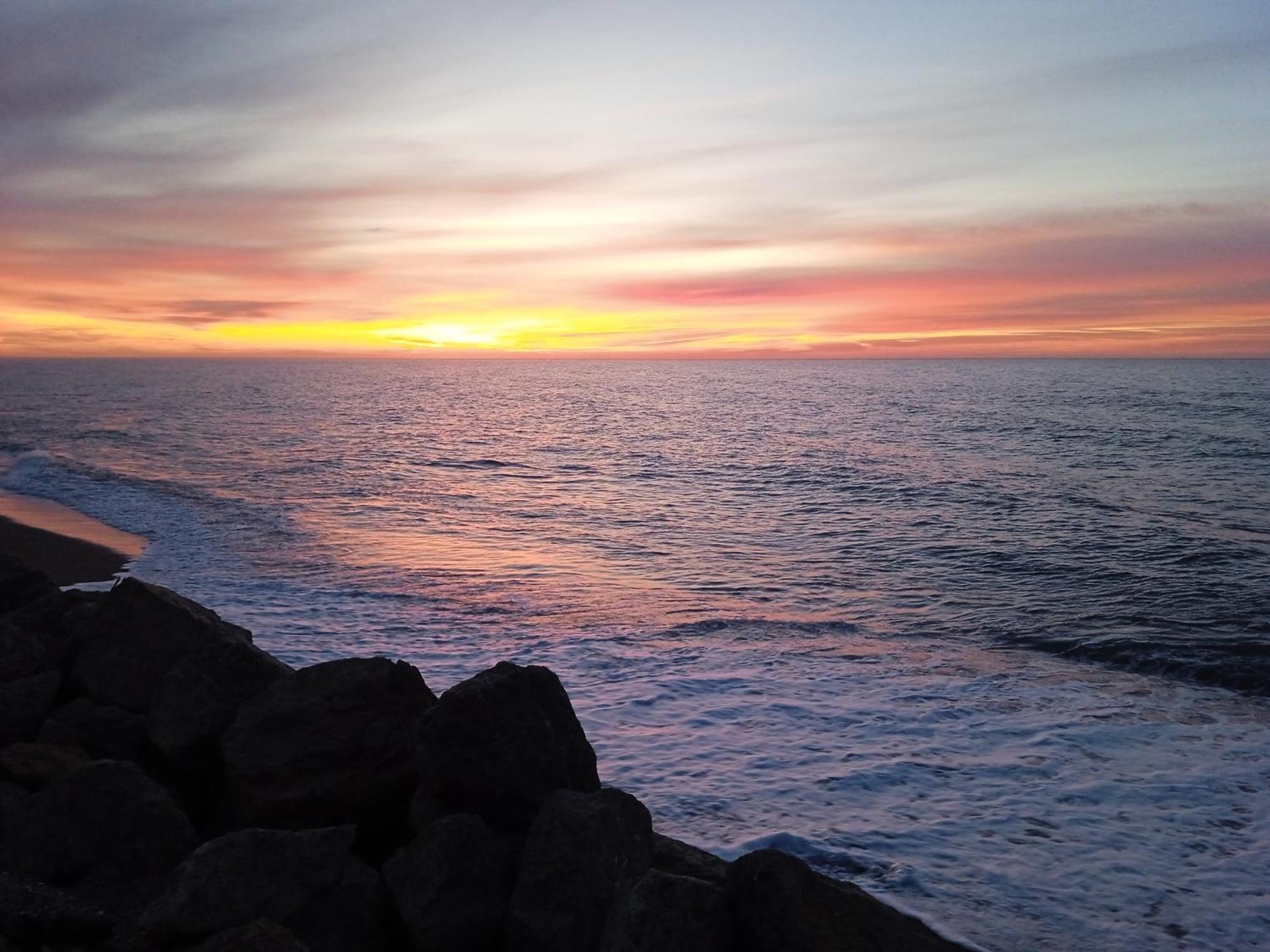 Niza Beach Night And Day Malaga Luaran gambar